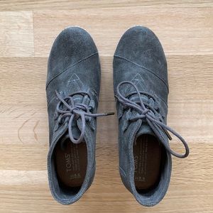 Toms wedge bootie size 8 1/2 dark green